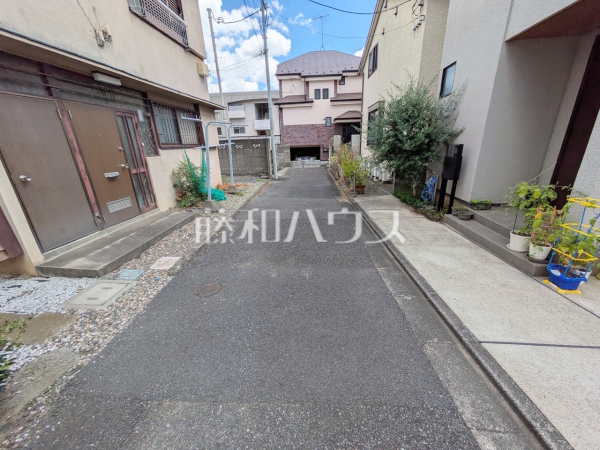 接道状況および現場風景 【世田谷区北沢5丁目】 接道状況および現場風景 【世田谷区北沢5丁目】