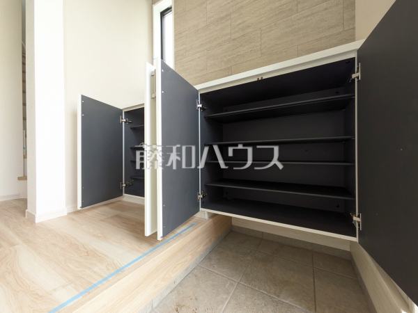 2号棟　玄関収納　【東村山市富士見町３丁目】