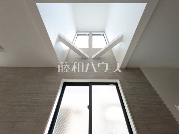 2号棟　リビングの吹き抜け　【東村山市富士見町３丁目】