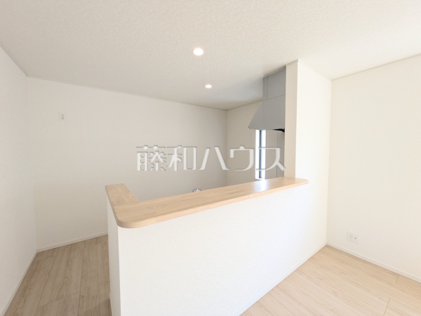 1号棟　キッチン　【糸満市字照屋】