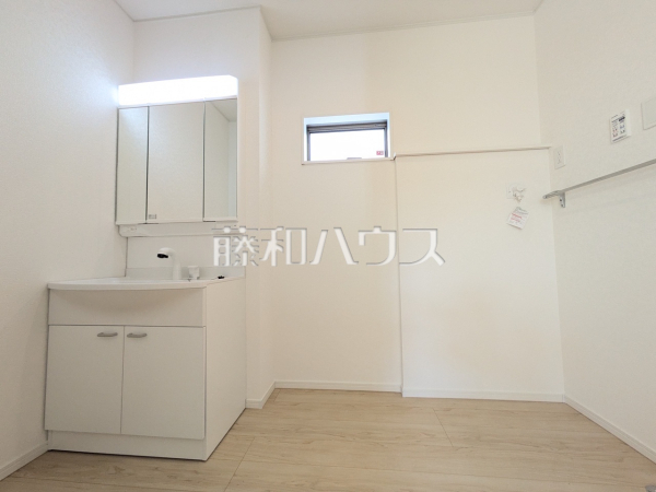 1号棟　洗面室　【糸満市字照屋】