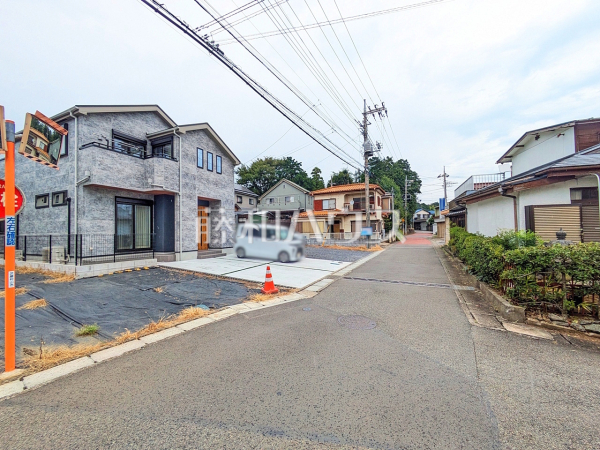 接道状況および現場風景(現況:駐車場) 【武蔵村山市中央3丁目】 接道状況および現場風景(現況:駐車場) 【武蔵村山市中央3丁目】