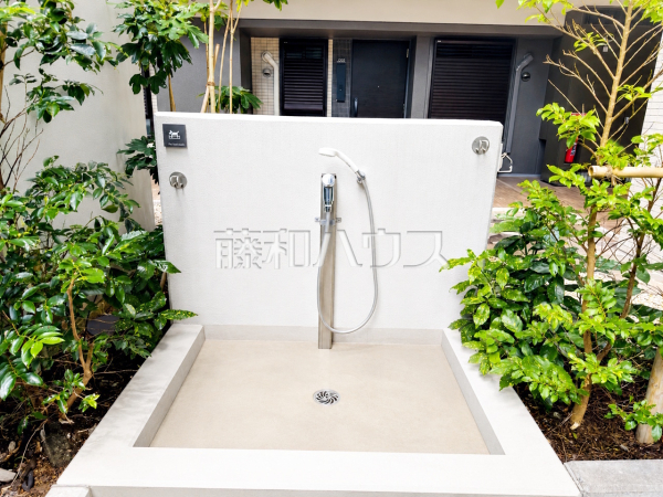 ≪そペット用の足洗い場≫ ペット用の足洗い場有！ペットも満足の快適住環境です。 　【プラウドシティ豊田多摩平の森】