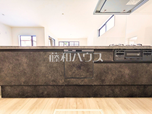 3号棟 キッチン 【所沢市小手指南3丁目】ぜひ実物をご覧いただきたく思います。喜んでご案内いたしますのでお気軽にお問合せ下さい。 3号棟 キッチン 【所沢市小手指南3丁目】ぜひ実物をご覧いただきたく思います。喜んでご案内いたしますのでお気軽にお問合せ下さい。