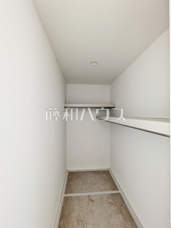 1号棟 ウォークインクローゼット 【南城市大里字稲嶺】 1号棟 ウォークインクローゼット 【南城市大里字稲嶺】