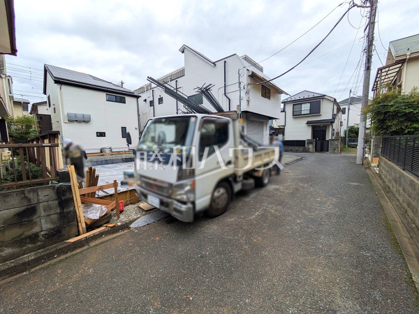 接道状況および現場風景 【西東京市芝久保町4丁目】 接道状況および現場風景 【西東京市芝久保町4丁目】