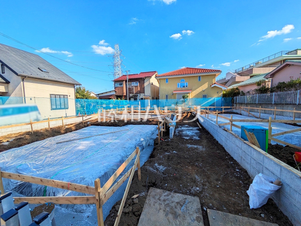 2号棟 現地写真(画像奥) 【稲城市百村】 2号棟 現地写真(画像奥) 【稲城市百村】