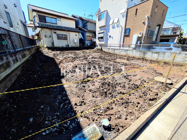 現地写真 徒歩10分圏内には教育機関が揃っていますので、お子様のことで何か困り事があれば相談しやすい環境になっております。 【西東京市泉町1丁目】 現地写真 徒歩10分圏内には教育機関が揃っていますので、お子様のことで何か困り事があれば相談しやすい環境になっております。 【西東京市泉町1丁目】