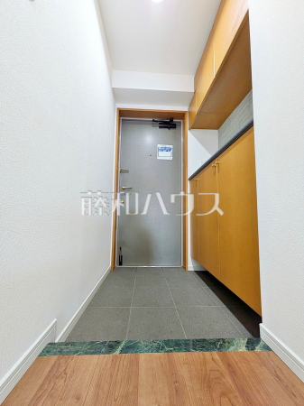 内玄関 【ライオンズヒルズ調布つつじヶ丘・弐番館】 内玄関 【ライオンズヒルズ調布つつじヶ丘・弐番館】