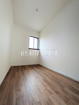 ウォークインクローゼット　【調布市西つつじケ丘４丁目】