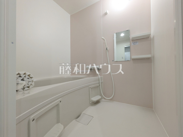 ≪浴室≫白を基調とした清潔感あふれるバスルームです。【ライオンズマンション多摩永山第3】 ≪浴室≫白を基調とした清潔感あふれるバスルームです。【ライオンズマンション多摩永山第3】