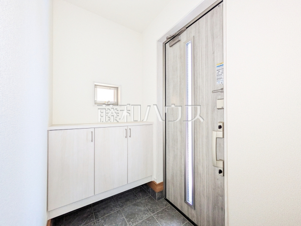 1号棟 玄関ホール 【武蔵村山市伊奈平5丁目】 1号棟 玄関ホール 【武蔵村山市伊奈平5丁目】
