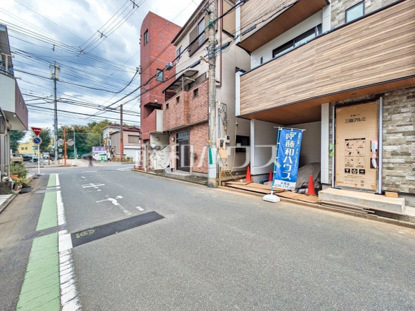 接道状況および現場風景 【新座市北野2丁目】 見学はしたいけど、なかなか時間が取れない・・・そんな方に出勤前や仕事終わりにマイホームを見学できるサポートをいたします。 接道状況および現場風景 【新座市北野2丁目】 見学はしたいけど、なかなか時間が取れない・・・そんな方に出勤前や仕事終わりにマイホームを見学できるサポートをいたします。