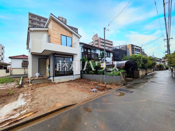 接道状況および現場風景 【多摩市一ノ宮4丁目】 接道状況および現場風景 【多摩市一ノ宮4丁目】