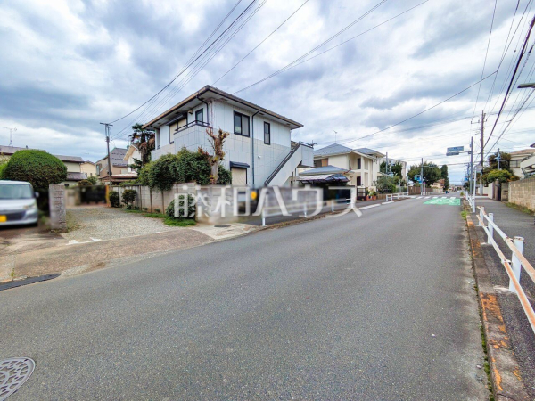 接道状況および現場風景 【東久留米市滝山3丁目】 建物のプレゼンをさせていただきますので、実際の完成イメージを思い描いていただくことができます。お気軽にお問合せ下さい。 接道状況および現場風景 【東久留米市滝山3丁目】 建物のプレゼンをさせていただきますので、実際の完成イメージを思い描いていただくことができます。お気軽にお問合せ下さい。