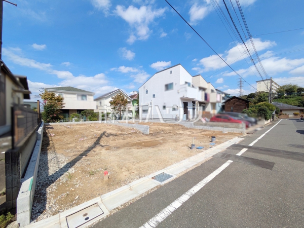 接道状況および現場風景 【多摩市愛宕1丁目】 接道状況および現場風景 【多摩市愛宕1丁目】