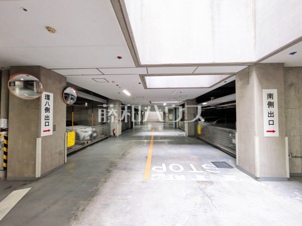 駐車場　【Ｄ’グラフォート世田谷芦花公園】