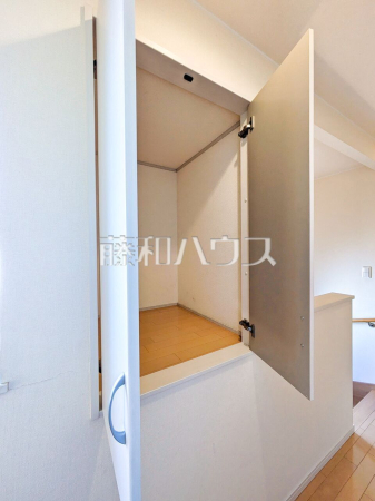 収納　【東久留米市金山町１丁目】