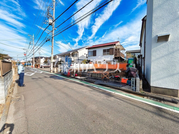 接道状況および現場風景　【東久留米市柳窪２丁目】ぜひ実物をご覧いただきたく思います。喜んでご案内いたしますのでお気軽にお問合せ下さい。