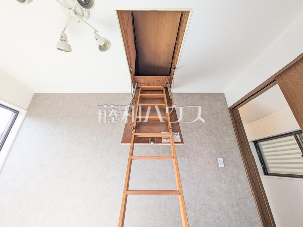 小屋裏収納梯子【立川市栄町２丁目】
