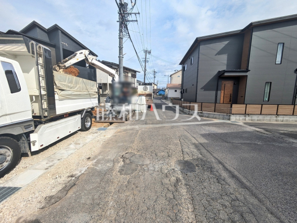 接道状況および現場風景 【春日井市桃山町2丁目】 接道状況および現場風景 【春日井市桃山町2丁目】
