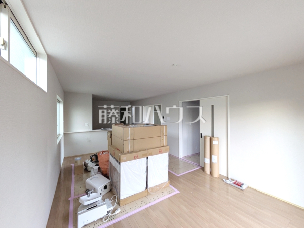 リビング　【練馬区西大泉４丁目】