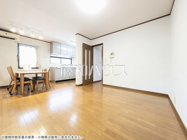 リビング　【新座市西堀１丁目】