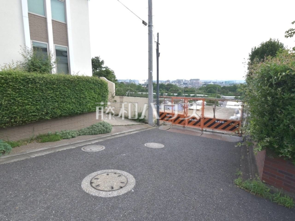 接道状況および現場風景　【世田谷区成城４丁目】