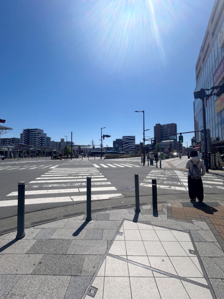 電車の中や歩きながら街並みを眺めるのが好きです。休みの日はほぼ毎回家から出て自分が知らない風景を見に行っています。