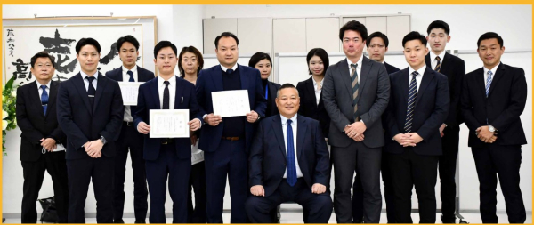 今期の社内授賞式の様子です！
私担当のお客様のおかげで受賞することができました！（前列左から2番目）