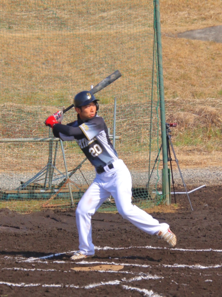 趣味は野球です。悔しい思いもたくさんありますが打てた時の気持ちよさが忘れられず休みの日は野球をして楽しんでいます。