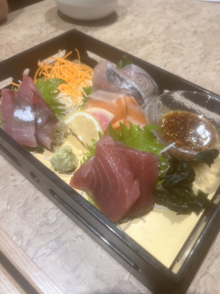 居酒屋を巡って美味しいお酒とお料理を呑んで食べることが大好きです。
美味しいものに囲まれると幸せな気持ちで満たされます。