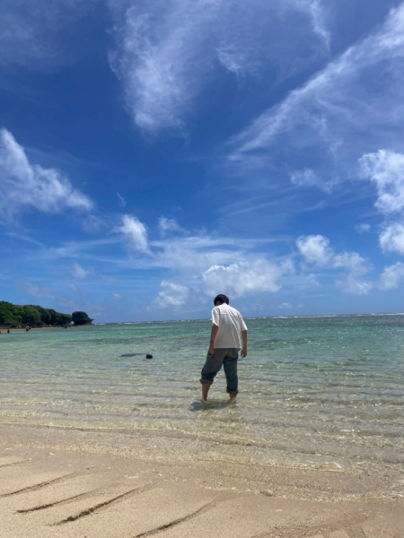 沖縄の綺麗な海が好きで、自然や開放感のある場所によく惹かれます。