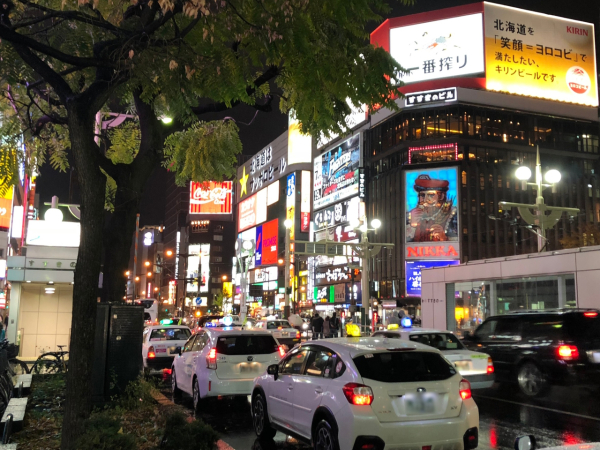 以前は北海道など、旅行も楽しんでいましたが、やはり目的は食べること！！笑　　
日常風景とは変わった場所へ出歩き、その街の雰囲気を体感できるのは旅行の醍醐味で楽しいです。