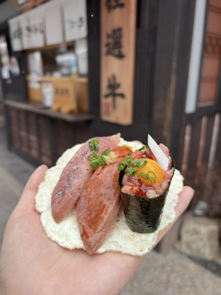 旅行先の食べ歩きは最高！！