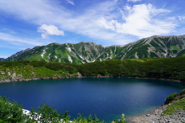 趣味は旅行・観光です。雄大な自然に触れたり、きれいな風景・夜景を見たり、温泉でリフレッシュしたりしています。