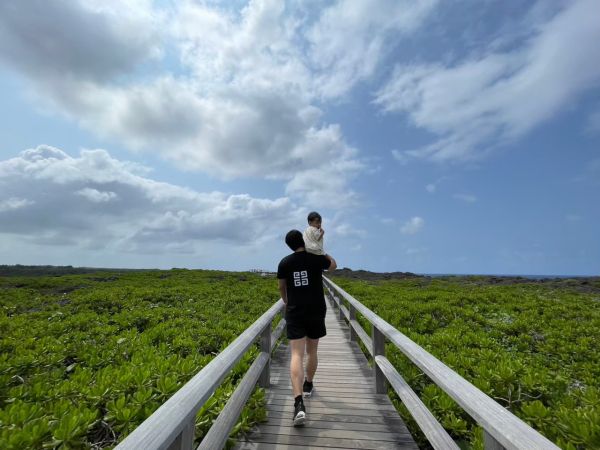 宮古島に旅行に行った際の写真です。毎年一回家族で旅行するのが恒例になっていて、次どこに行こうか想像するのが日々の楽しみです。今のところ宮古島が一番好きな旅行先です！おすすめの旅行先を教えてください！