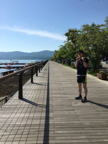 趣味はランニングです。毎年フルマラソンに挑戦し、現在の自己ベスト3時間14分。年齢に負けないように、念願のサブスリーに向けて日々努力を重ねています。あきる野市は山が多いため、体力づくりには持って来いです。