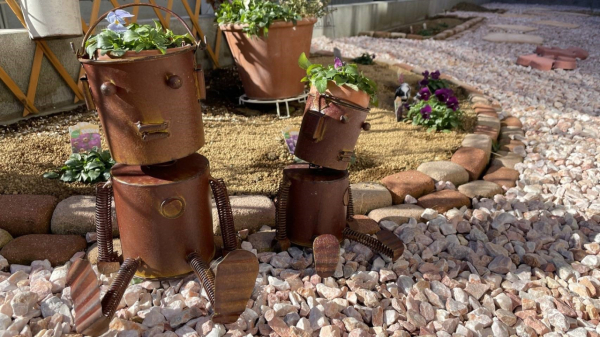 一昨年購入した我が家の庭です。一から作り始めて完成まで約半年。今では妻が季節に合わせて花を植えるところまで到達しました。今後もどんどんアップグレードをしていきたいと思います。