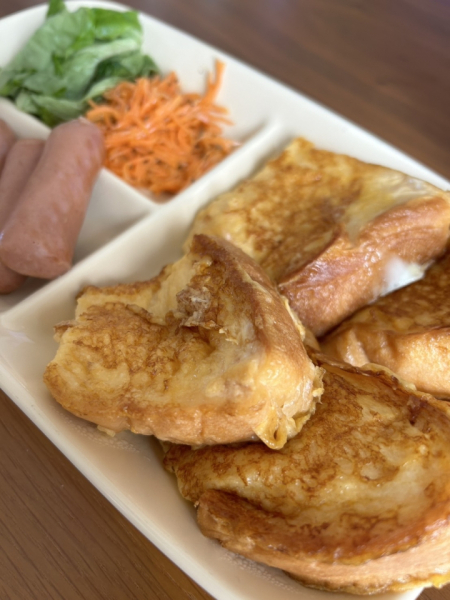 ご飯を食べることが幸せの一つです！休日は少し頑張ってワンプレートご飯を作ったりしております！写真は大好きなフレンチトーストです。料理はまだまだなのでこれから頑張って行きたいです！