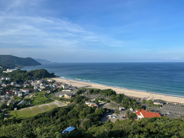 こちらは静岡県の白浜大浜です。今まで見た中で一番綺麗な海でした。