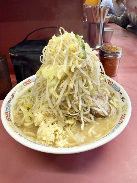 二郎ラーメンがが大好きです。都内のラーメン二郎は制覇してます！