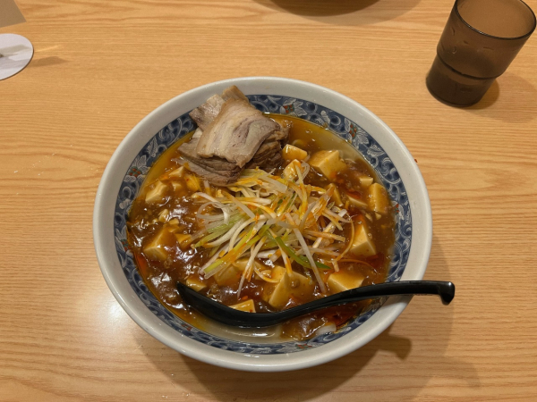 世界一好きなラーメン『背油麻婆麺』！！
このためだけに地元に帰省できるほどおいしいです、、是非新潟に訪れた際は寄ってみてください。