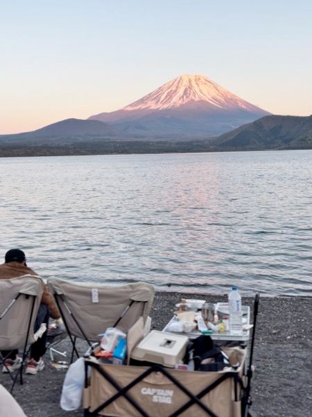 最近はよくキャンプに行くことにハマっています！
直近だと静岡県にある「ふもとっぱらキャンプ場」に行き満喫する事が出来ました！