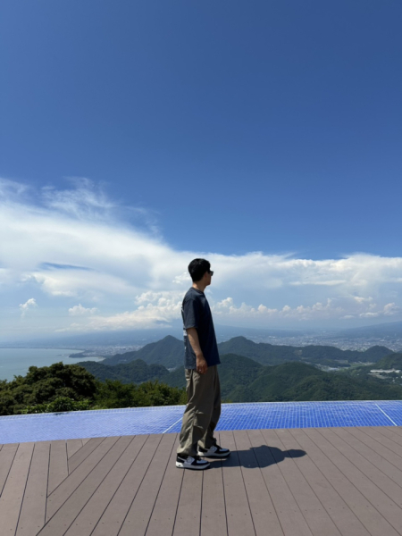ドライブで行きました！静岡県の展望台です。
蜂に刺されかけました。
