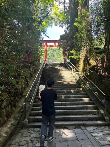 家族で箱根旅行に行ってきました。歩く気満々の娘でしたが、半分以上抱っこを求めてきました。
