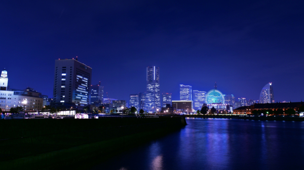 趣味は写真です。特に夜景を撮るのが好きです。
この写真は横浜みなとみらいの夜景です。