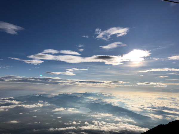 初登山で富士山登頂！
景色が雄大で感動しました。
