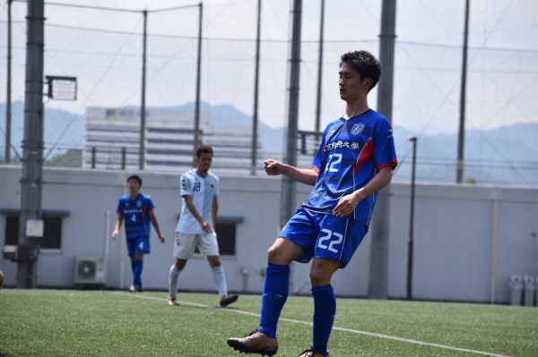 大学時代は、4年間サッカー部でした。