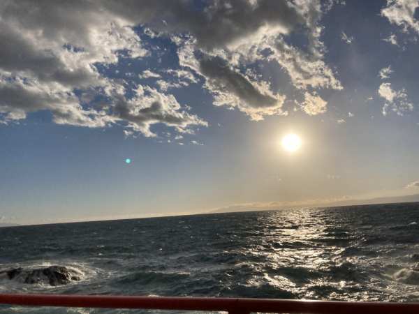 映画鑑賞が趣味で、作品の世界観に触れるのが好きです。印象に残った映画のロケ地を実際に訪れることもあり、スクリーンで見た景色を自分の目で確かめる時間を大切にしています。中でも福岡の糸島の海はお気に入りで、映画のワンシーンのような景色を感じながら、ゆっくり過ごす時間が好きです。